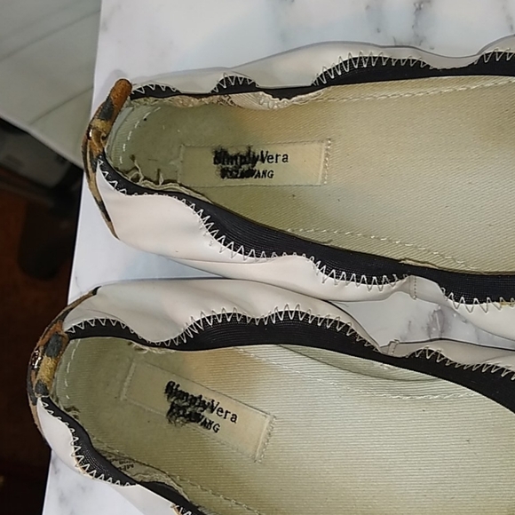 Simply Vera Wang Size 6.5  Leopard & Cream Ballet Flats Two Tone Faux Leather - Picture 8 of 10